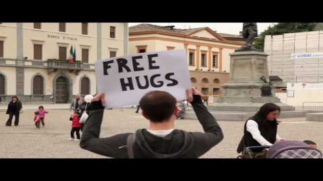 VIDEO: FREE HUGS!