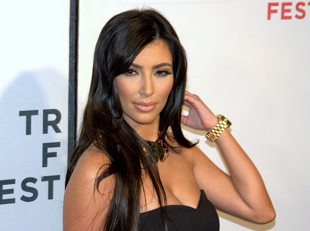BEWARE: Kim Kardashian is NAKED!
